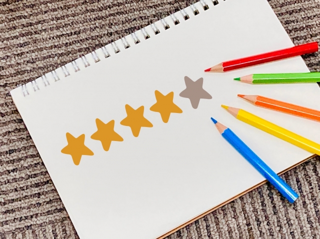 5つの星が描かれたノート