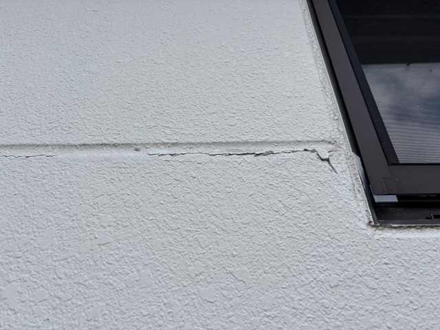 クラックがある外壁