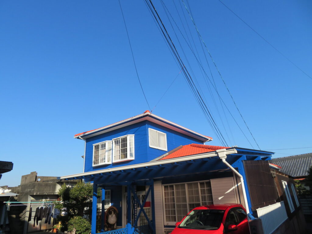 鮮やかなブルーで仕上げた事例