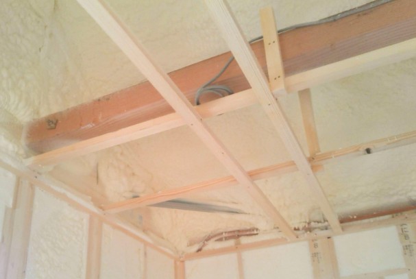 硬質ウレタン吹付した住まいの内側