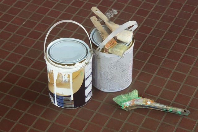 塗料と刷毛