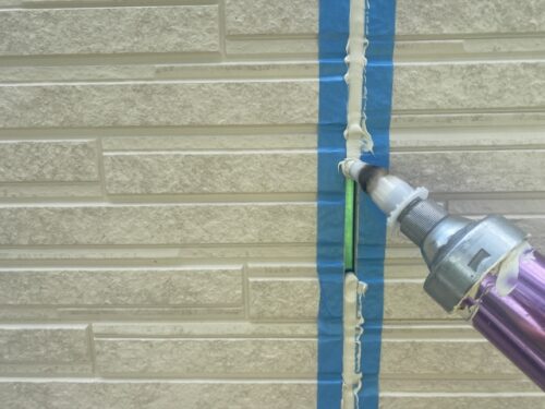 外壁塗装時のコーキングの打ち替え・打ち増しとは？シーリングの劣化やひび割れ・費用相場を解説